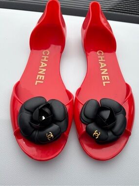 Red Jelly Open-Toe Sandals with Black Camellia Accent